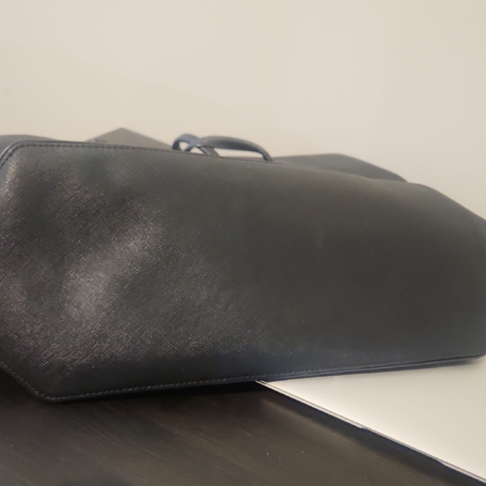 Marc Jacobs East West Logo Tote - Picture 6 of 6